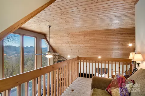 Bedroom - 670 Tahlfield Rd, Sylva, NC 28779 photo 6 of 11