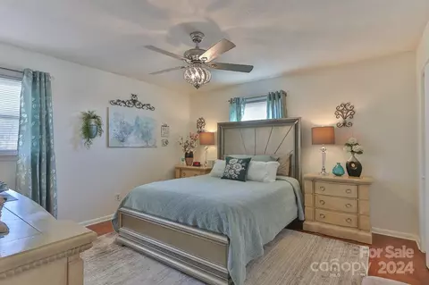 127 Skyline Road Ext, Hickory, NC 28601