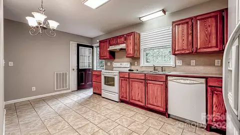 461 Jack Jones Rd, Lansing, NC 28643 photo 2