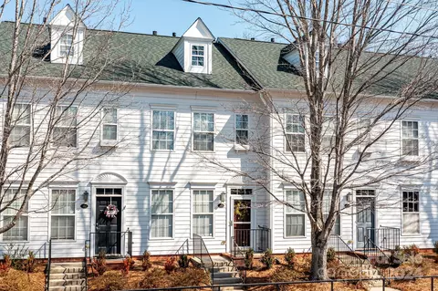 366 Park Square Pl, Matthews, NC 28105