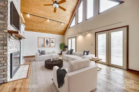 Living - 937 Saddle Ridge Rd, Fort Mill, SC 29708 photo 2 of 3