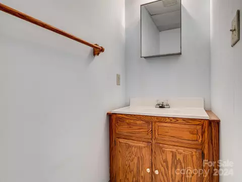 Bath - 937 Saddle Ridge Rd, Fort Mill, SC 29708 photo 4 of 4