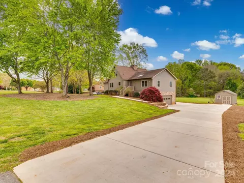 Exterior - 937 Saddle Ridge Rd, Fort Mill, SC 29708 photo 2 of 11