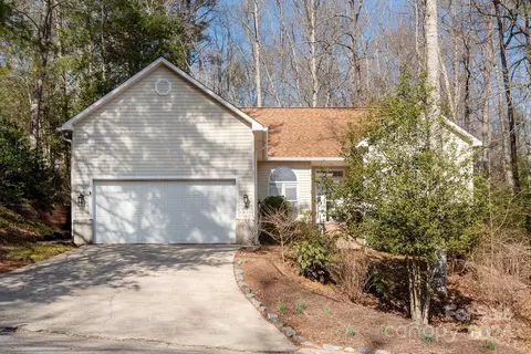 121 Wintergreen Dr, Brevard, NC 28712