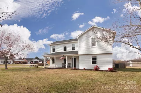 2049 Whitegate Ln, Newton, NC 28658