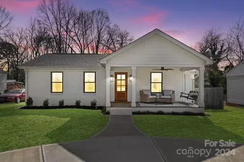 512 Manhasset Rd, Charlotte, NC 28209