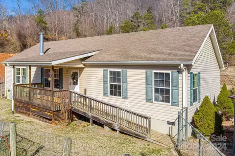 23 Yorkie Dr, Clyde, NC 28721