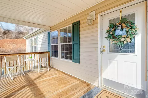 23 Yorkie Dr, Clyde, NC 28721 photo 2