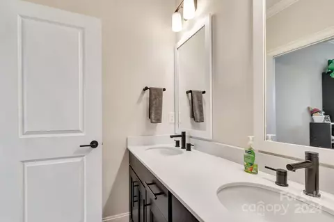 Bath - 561 Bowline Dr, Denver, NC 28037 photo 4 of 4