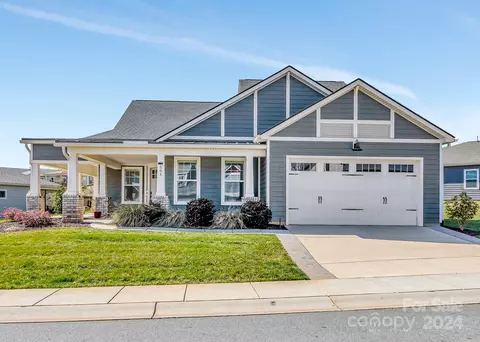 561 Bowline Dr, Denver, NC 28037