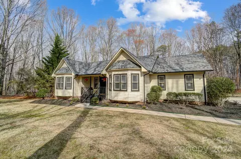 107 Tanglewood Dr, Locust, NC 28097