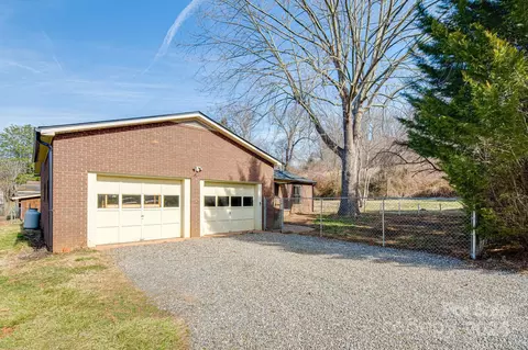 Exterior - 29 Amber Ln, Clyde, NC 28721 photo 3 of 6