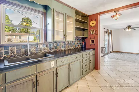 Kitchen - 29 Amber Ln, Clyde, NC 28721 photo 1 of 2