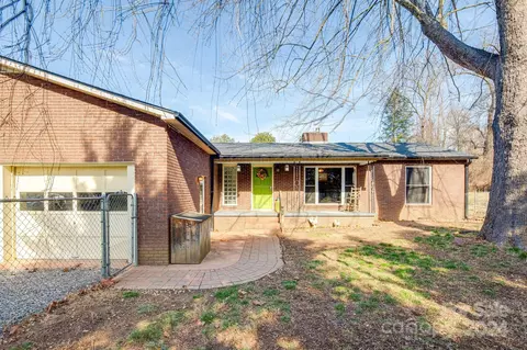 29 Amber Ln, Clyde, NC 28721