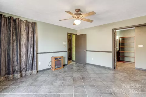 Living - 29 Amber Ln, Clyde, NC 28721 photo 3 of 3