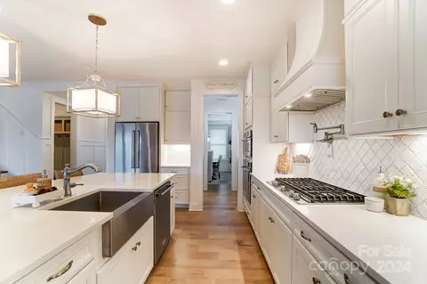 Kitchen - 1191 Therns Ferry Dr, Fort Mill, SC 29708 photo 6 of 7
