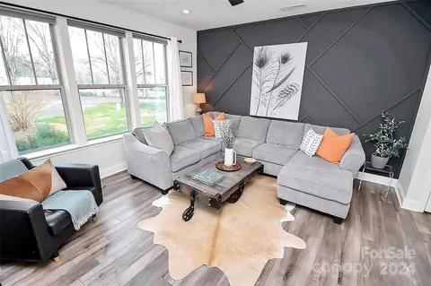 326 Simeon Dr, Charlotte, NC 28208
