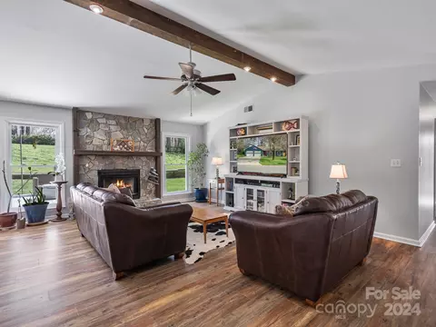 6912 Long Needles Dr, Charlotte, NC 28277