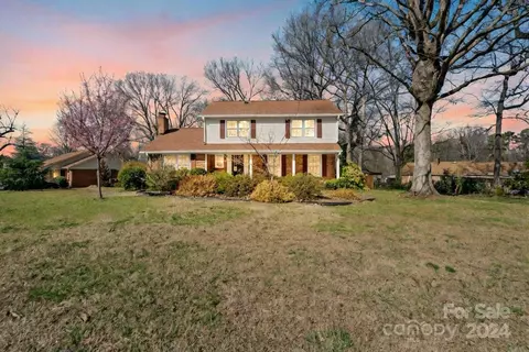 1123 Carysbrook Ln, Charlotte, NC 28217