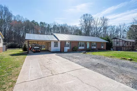 219 Rock Creek Dr, Lincolnton, NC 28092