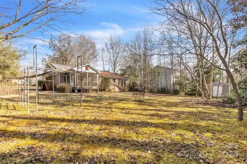 Exterior - 122 Vernon Dr, Davidson, NC 28036 photo 9 of 11