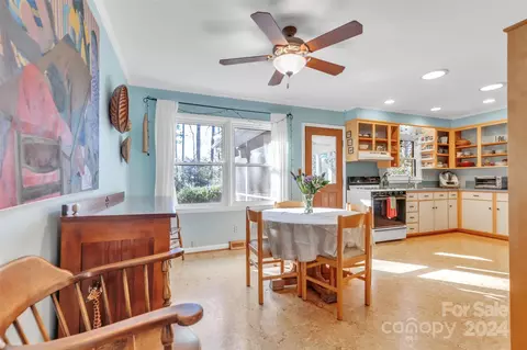 Kitchen - 122 Vernon Dr, Davidson, NC 28036 photo 1 of 3