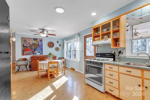 Kitchen - 122 Vernon Dr, Davidson, NC 28036 photo 3 of 3