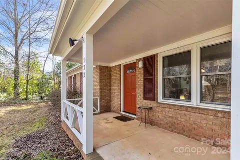 Exterior - 122 Vernon Dr, Davidson, NC 28036 photo 5 of 11