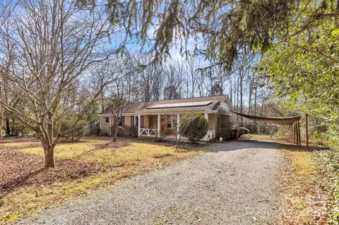 Exterior - 122 Vernon Dr, Davidson, NC 28036 photo 3 of 11