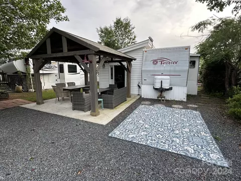 106 Gregory Dr, New London, NC 28127