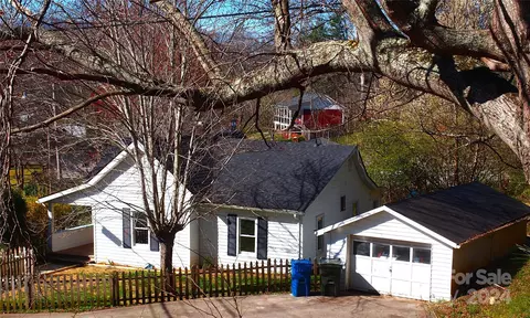 795 East St, Waynesville, NC 28786