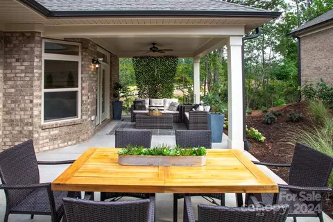938 Stone Village Dr, Tega Cay, SC 29708