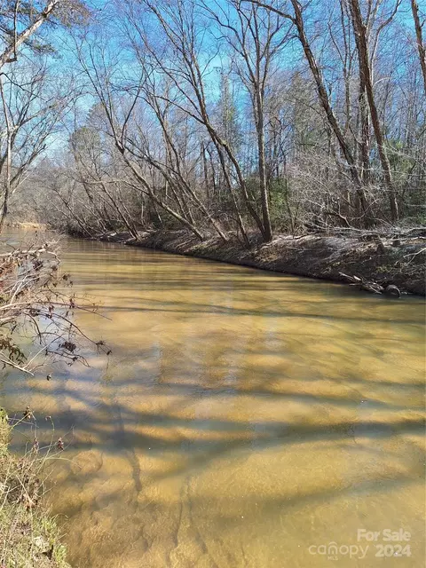 000 Troy Mill Rd, Hamptonville, NC 27020