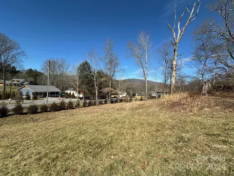 1 Lundy Ln, Waynesville, NC 28786