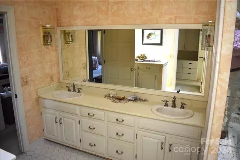 Bath - 325 Regency Rd, Salisbury, NC 28147 photo 1 of 5