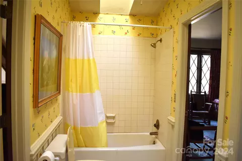 Bath - 325 Regency Rd, Salisbury, NC 28147 photo 3 of 5