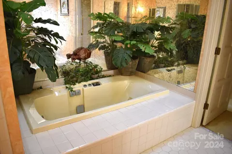 Bath - 325 Regency Rd, Salisbury, NC 28147 photo 2 of 5