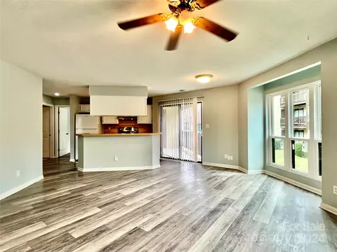 8073 Cedar Glen Dr, Charlotte, NC 28212