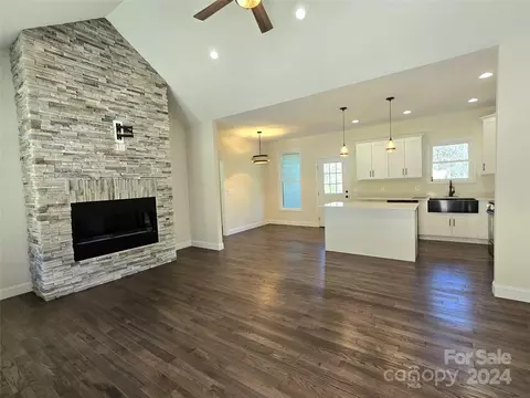 1718 Plantation Loop, Morganton, NC 28655 photo 2