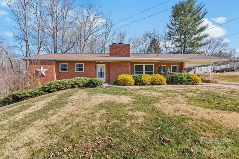 6 Liberty Cir, Candler, NC 28715