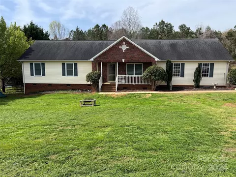 2923 Greenleaf Rd, Clover, SC 29710
