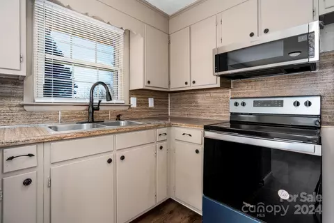 Kitchen - 1187 Pecan St, Conover, NC 28613 photo 2 of 3