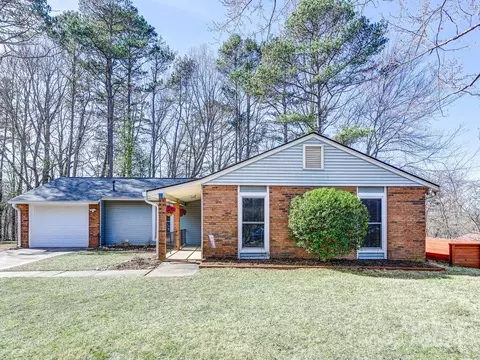 7 Vail Ct, Asheville, NC 28806