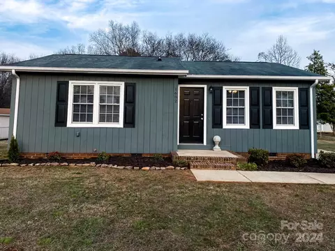 1602 Corral Dr, Hickory, NC 28602