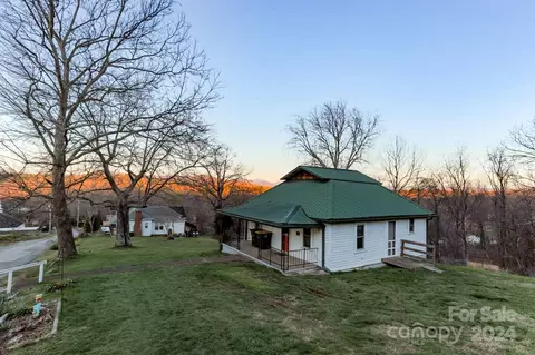 60 Chestnut Ridge Ave, Asheville, NC 28804