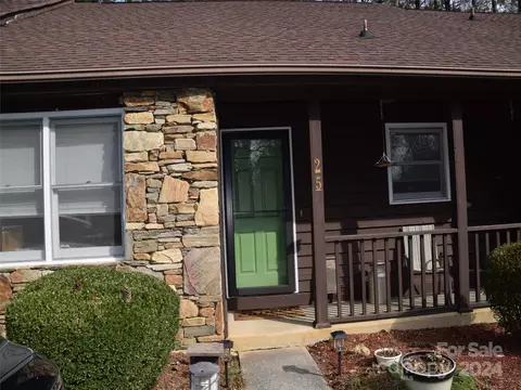 25 Loganwood Ln, Etowah, NC 28729