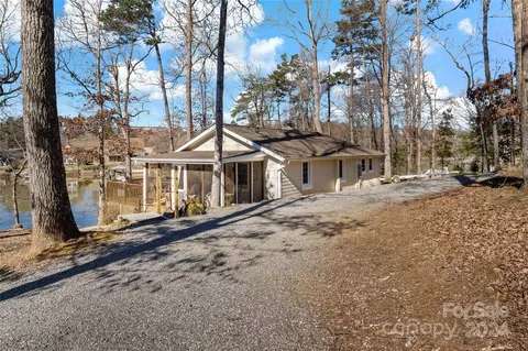 450 Hughes Blvd, Hickory, NC 28601