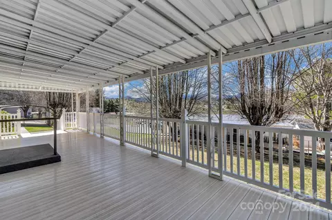 12 Westview Dr, Leicester, NC 28748 photo 9