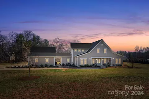 347 Ballenger Rd, Flat Rock, NC 28731
