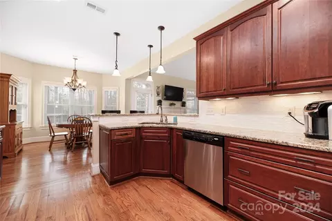 Kitchen - 2433 Shiny Leaf Dr, Denver, NC 28037 photo 2 of 2